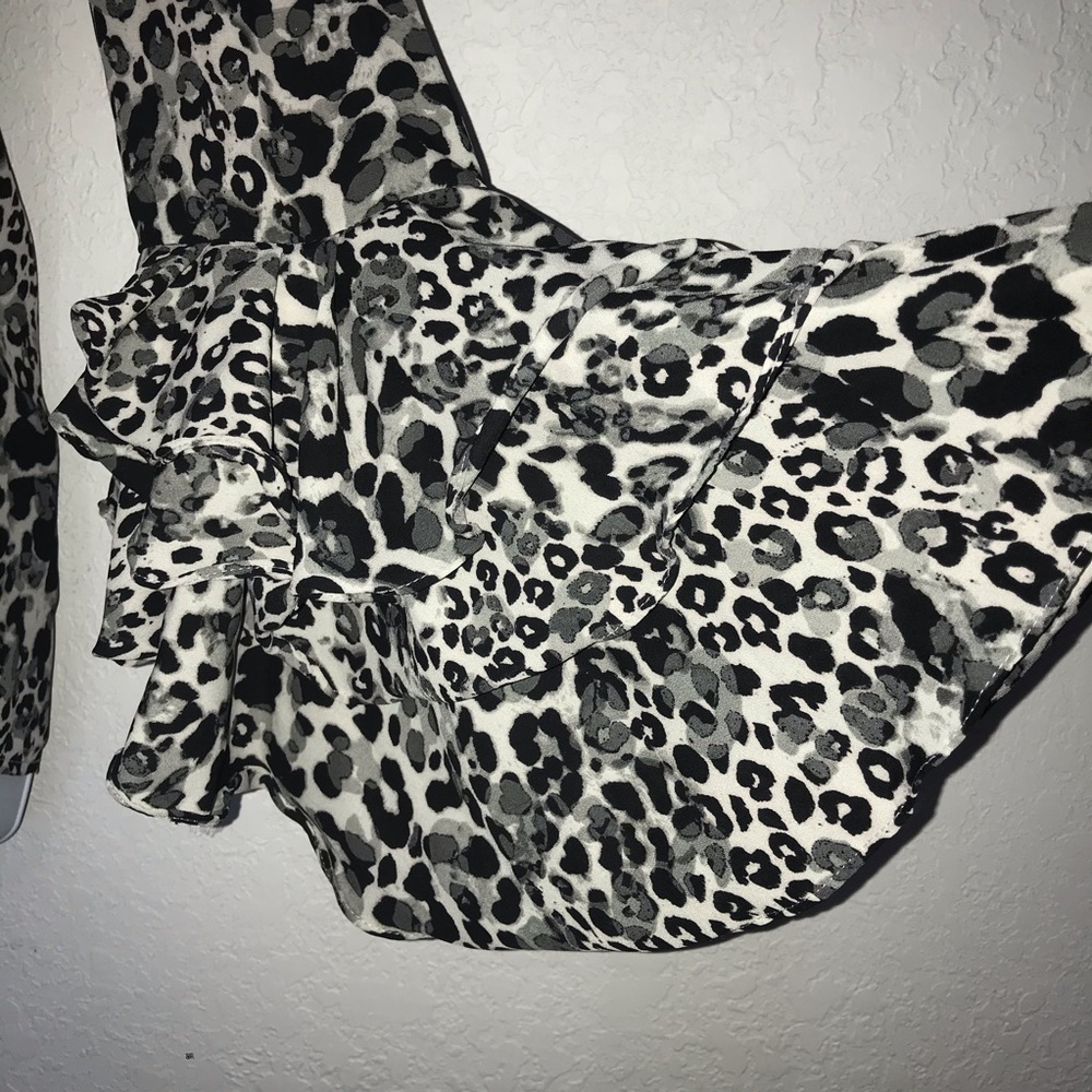 Cupio Animal Print Ruffle Sleeve Poly Top M* - Picture 3 of 7